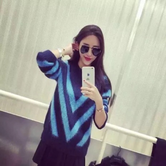 Sweater - Picture 3 of 4