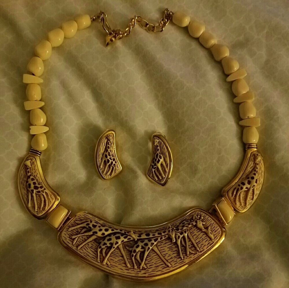 Girraffe necklaces set