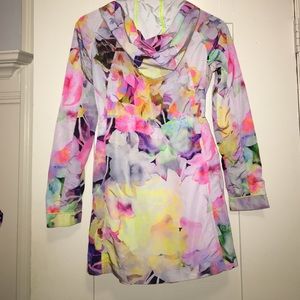 Ted Baker Jackets & Coats - Ted Baker vibrant psychedelic rain jacket w/ hood Ted Baker Jackets & Coats - Ted Baker vibrant psychedelic rain jacket w/ hood