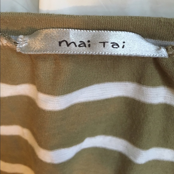 Beige and White Top - Picture 3 of 4