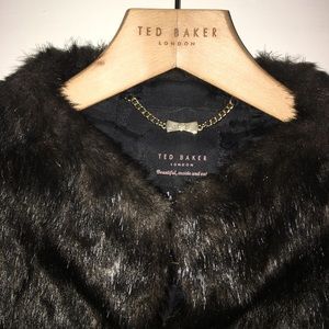 Ted Baker Jackets & Coats - Faux fur Ted Baker hunter green elegant coat Ted Baker Jackets & Coats - Faux fur Ted Baker hunter green elegant coat