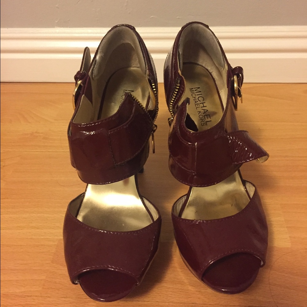 Michael Kors maroon buckle sandal heels size 7