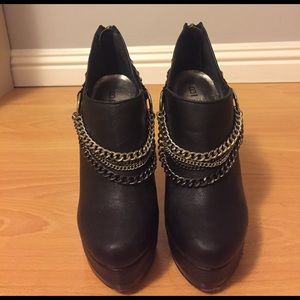 Bakers caged chained booties size 6