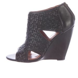 〰Elizabeth and James Woven Leather Wedges
