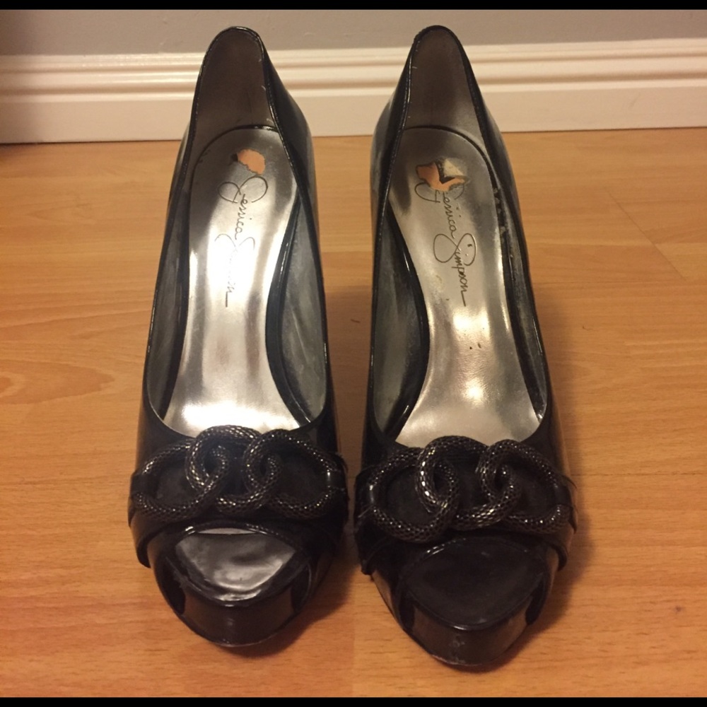 Jessica Simpson chain detail heels. Size 7