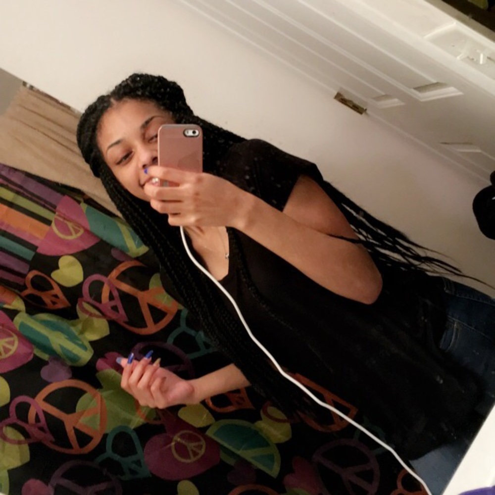 Meet your Posher, Amya