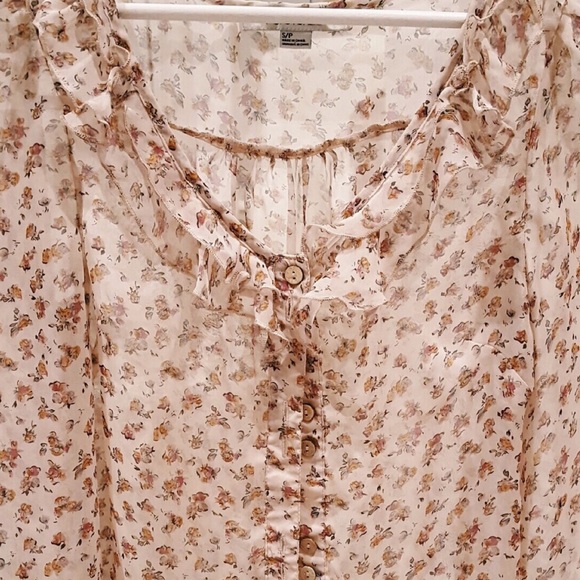 Lovely Floral Blouse - Picture 3 of 4