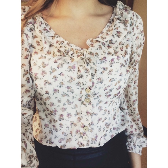 Lovely Floral Blouse - Picture 4 of 4