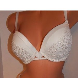 Victoria Secret push up pigeonnant bra 34DDD New