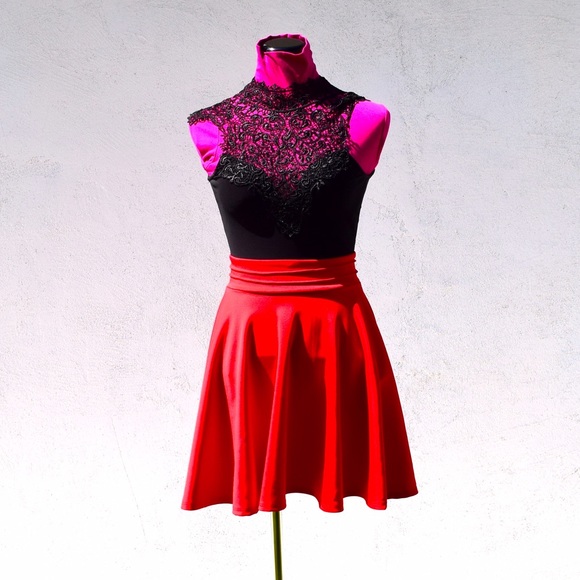 Black and red fit and flare dress - Picture 1 of 4