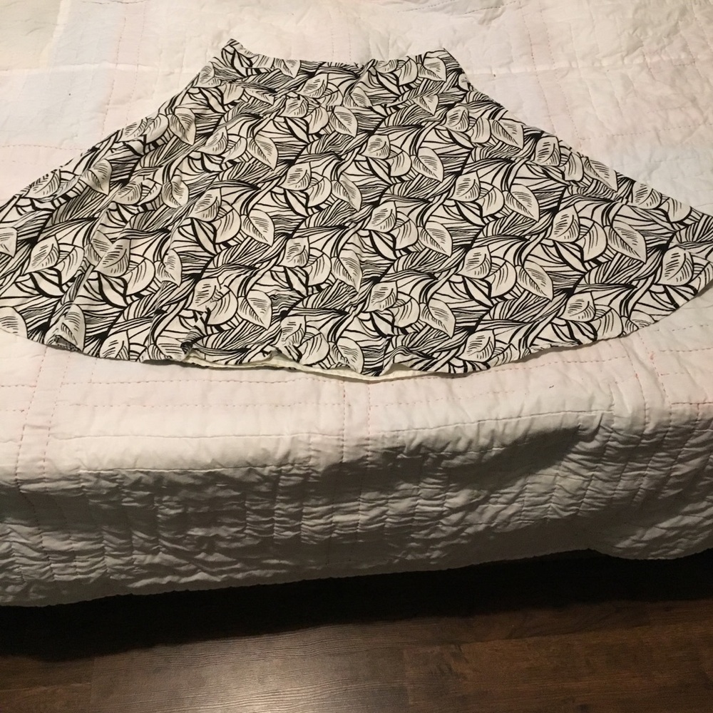Black and White Flowy Fitted Skirt