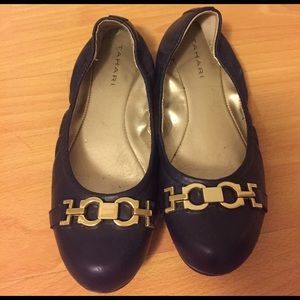 Tahari navy flats with gold detail size 8