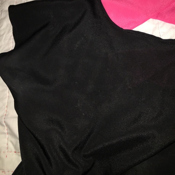 Cute semi open back top - Picture 3 of 3