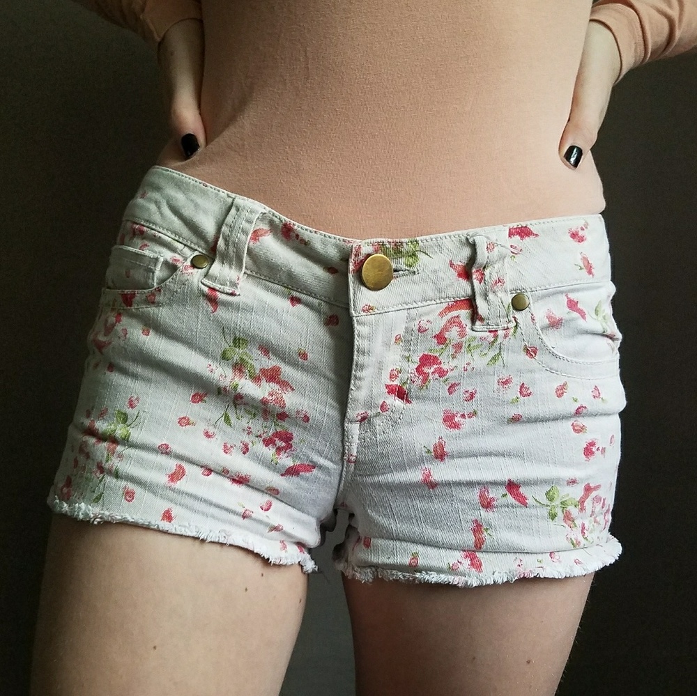 Flowery denim shorts