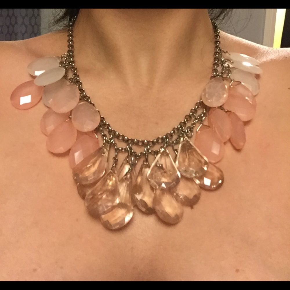 Statement necklace with ombré pink jewels