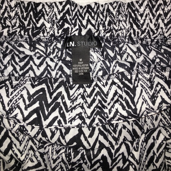 Wide legged Pants - Picture 3 of 3