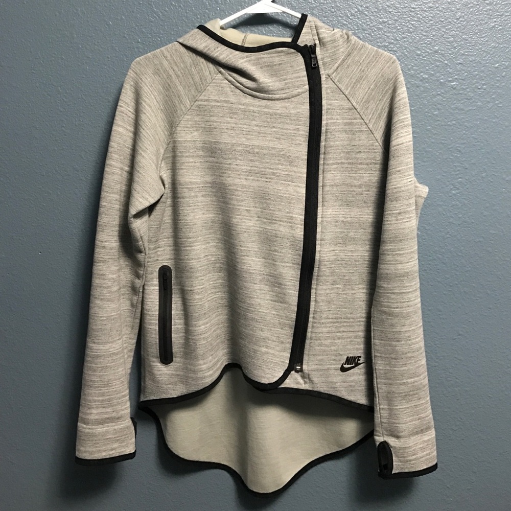Used Nike Tech Cape