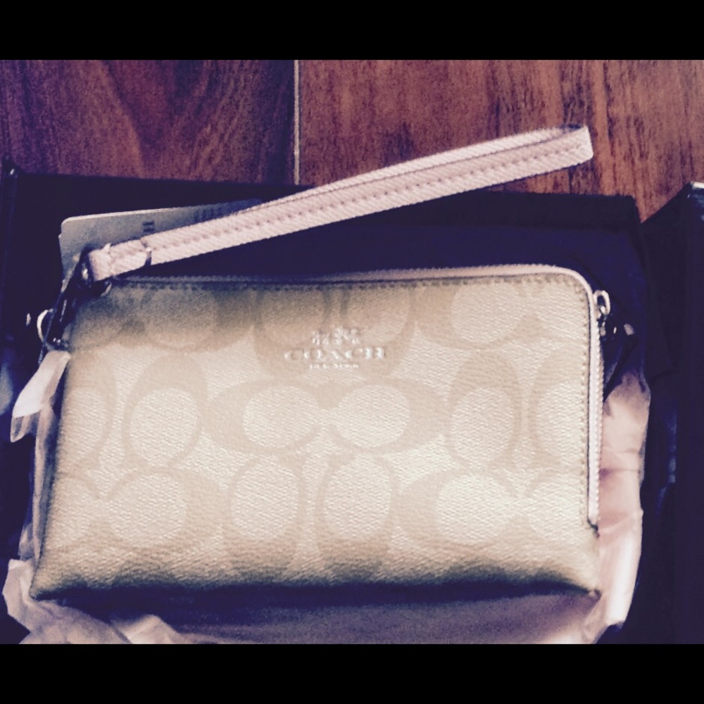 COACH WRISLET DBL. CORNER ZIP IN SIGNATURE CANVAS