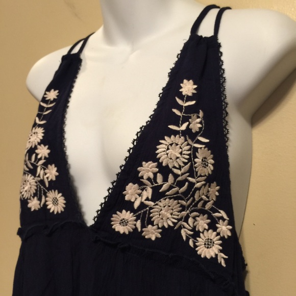 Wishlist halter shark-bit tank top - Picture 2 of 3