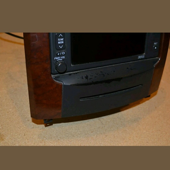2004 2005 2006 cadillac stereo cd gps. Price negot - Picture 2 of 8
