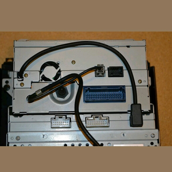 2004 2005 2006 cadillac stereo cd gps. Price negot - Picture 4 of 8