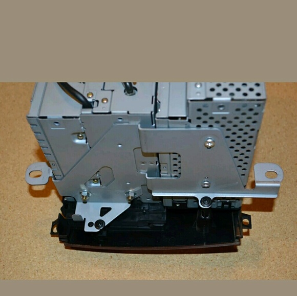 2004 2005 2006 cadillac stereo cd gps. Price negot - Picture 7 of 8