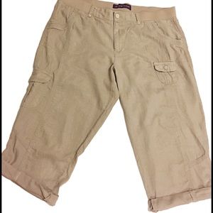 Gloria Vanderbilt Khaki Capri Pants