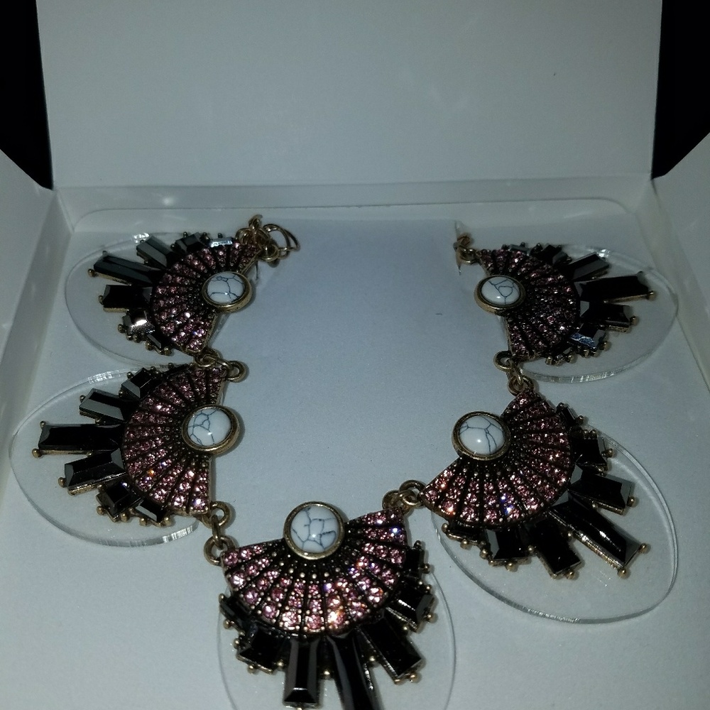Mark (Avon) brand necklace