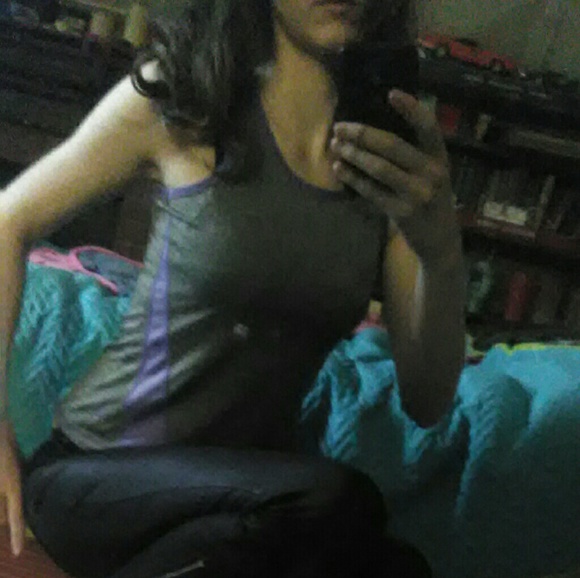 Workout top - Picture 3 of 3