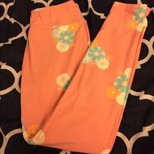 ⛔️Sold⛔️ LuLaRoe OS Leggings