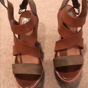 Fabulous DV sandals - size 7 - excellent condition