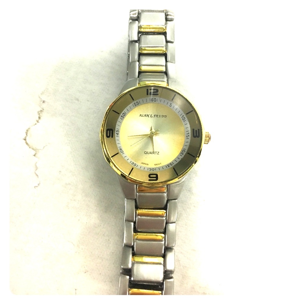 Silver and gold women's watch. Does not work!