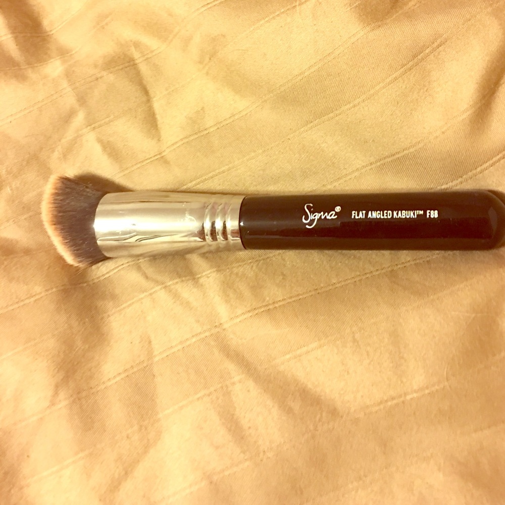 Angled Flat Angled Kabuki (F88) Makeup Brush