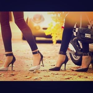 Michael Kors Brinkley Black and White pump- NWOT