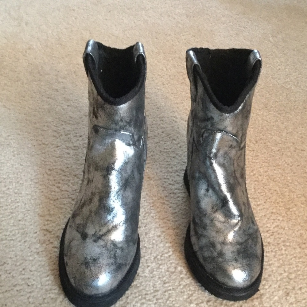 Qupid Faux Fur Wedged Boots NWT