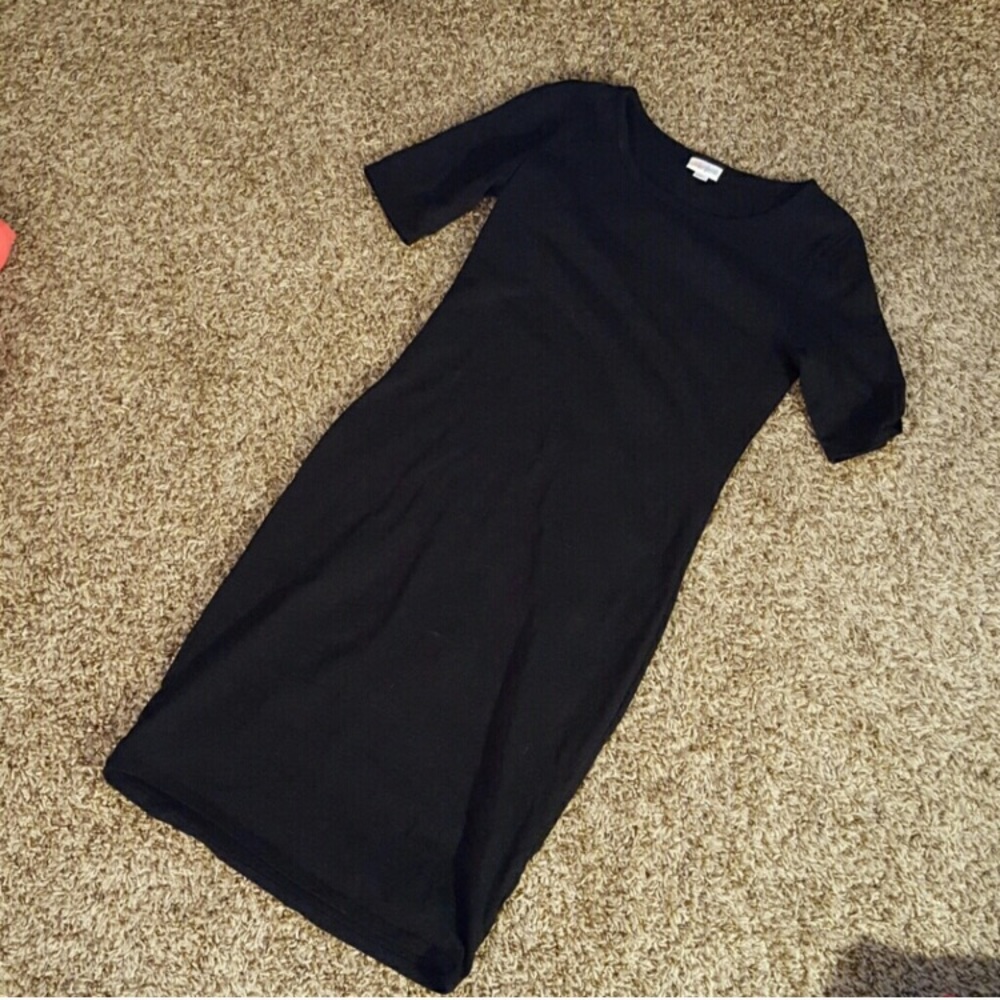 🔺SOLD 🔺🦄 LuLaRoe Julia - Small - Solid Black