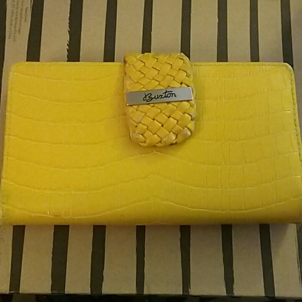 { YELLOW WALLET }