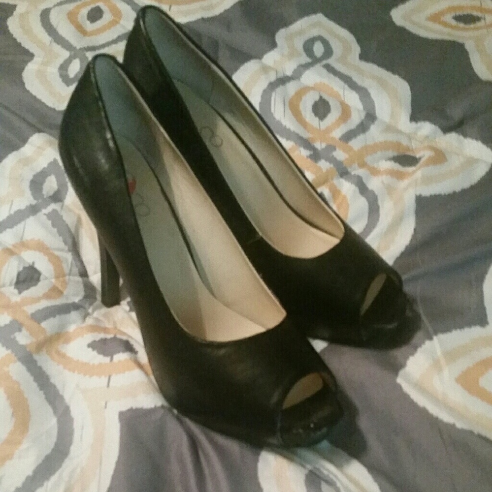 Nine and Co peep toe pumps