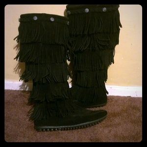 Minnetonka 5 layer fringe boots