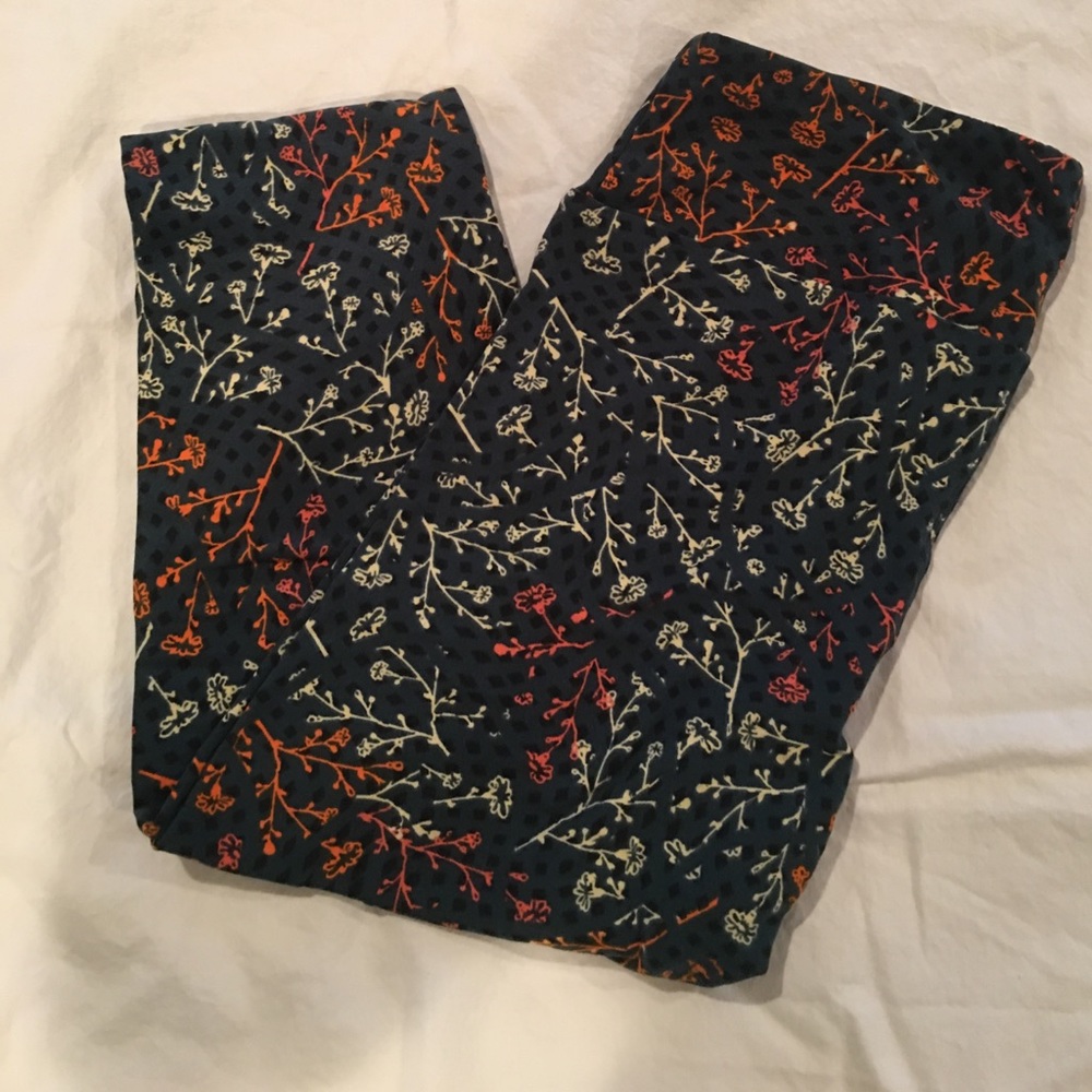 BNWT OS leggings by lularoe