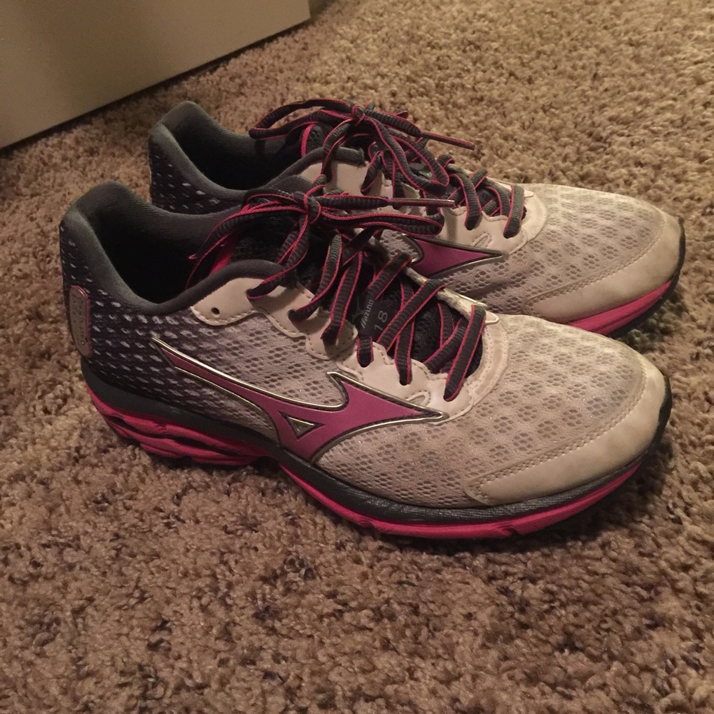 Mizunos Wave Rider running shoes W6.5