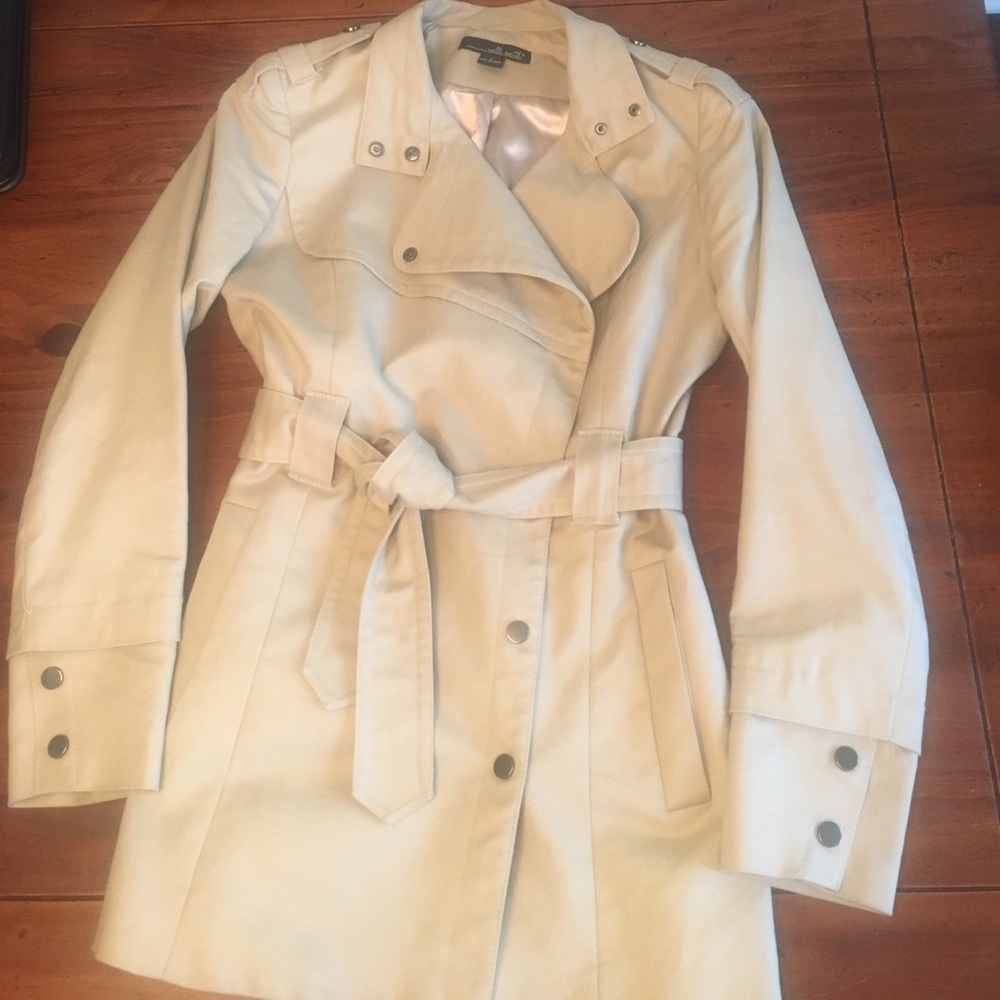 Trendy Tan trench coat size small