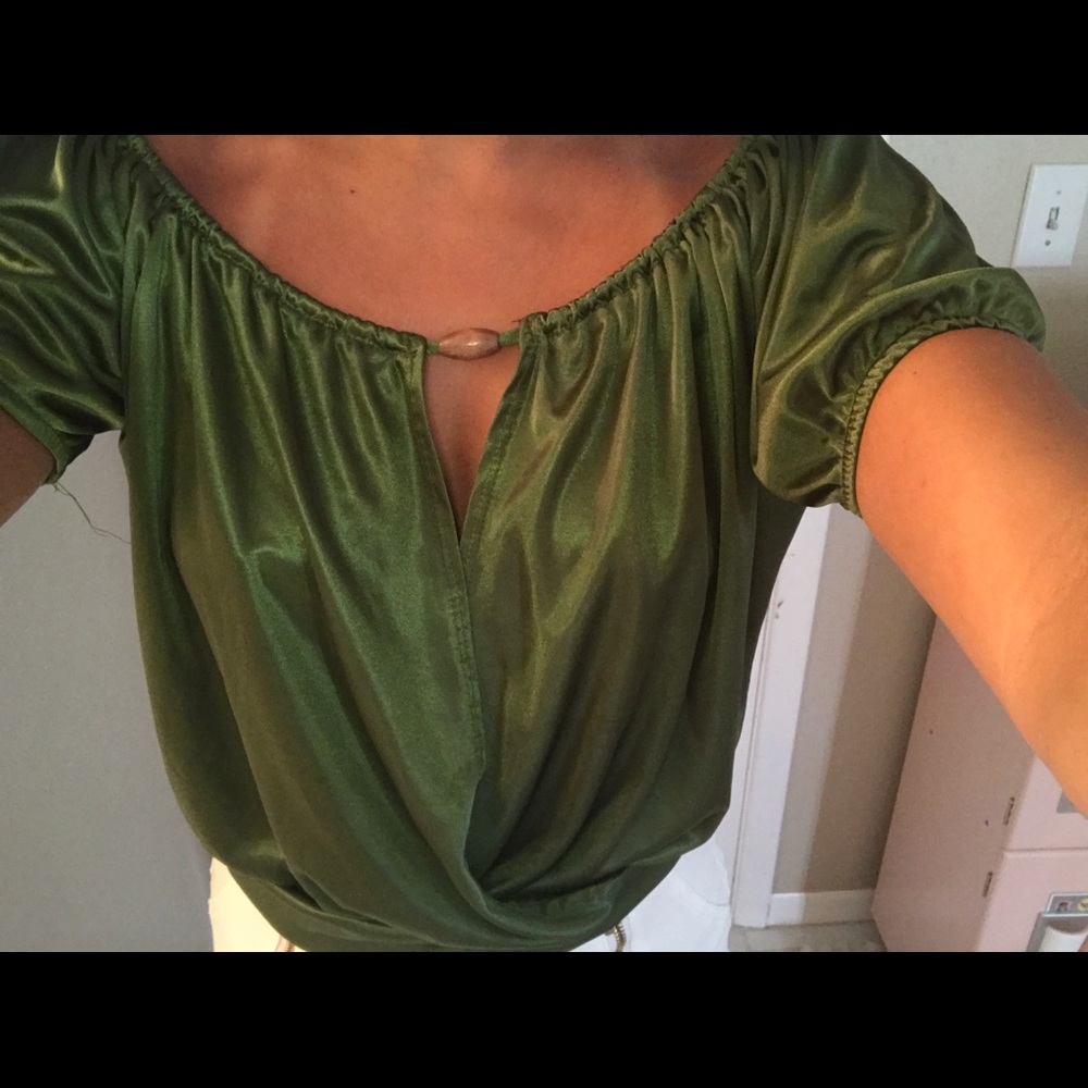 Green top - Picture 2 of 2