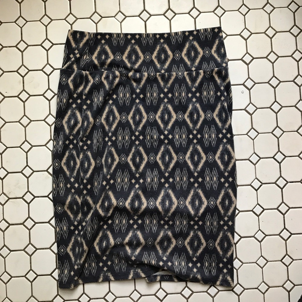 Lularoe Cassie skirt.