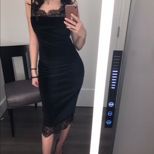 Velvet bodycon black dress