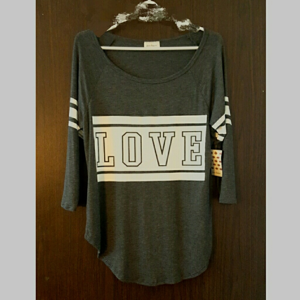 NWT Gray Free Kisses Long Sleeve Love Top