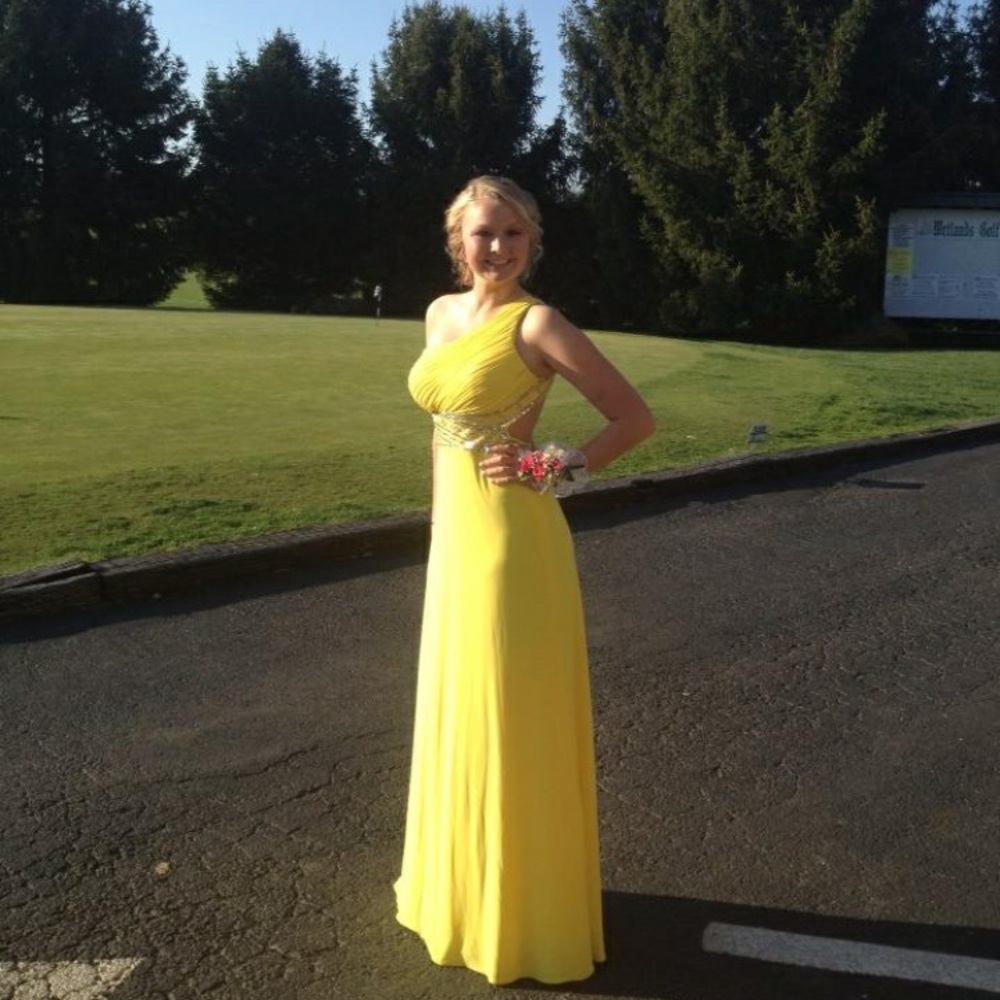 Cache yellow prom dress!