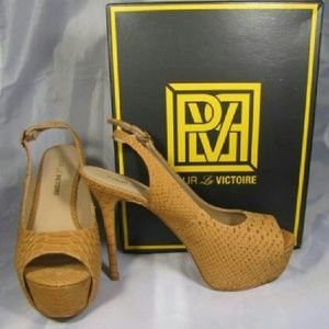 NEIMAN MARCUS Pour La Victoira Leather Platform