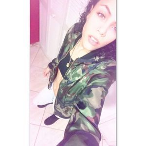 Meet your Posher, Leslie