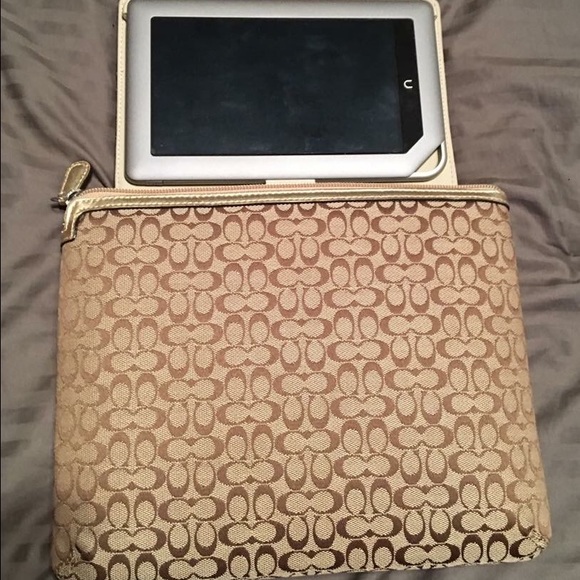 Authentic Coach Electronics Bag - Picture 2 of 3